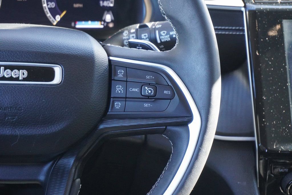 Used 2024 Jeep Grand Cherokee Laredo image 15