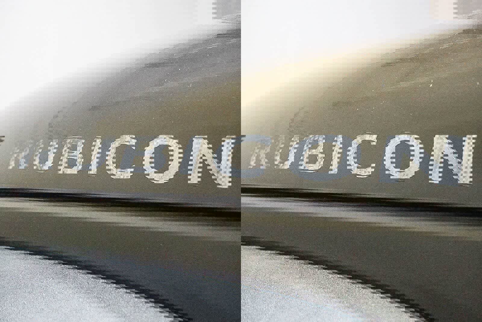 Used 2016 Jeep Wrangler Unlimited Rubicon w/ Connectivity Group image 14