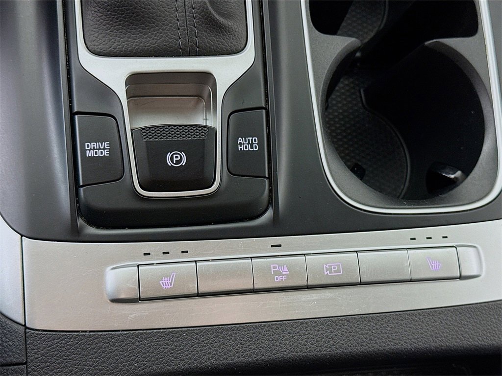 Used 2023 Kia Carnival LX image 11