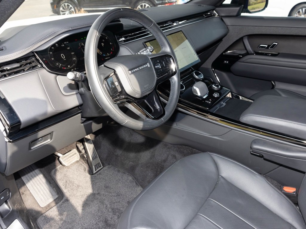 Used 2023 Land Rover Range Rover Sport SE Dynamic image 2