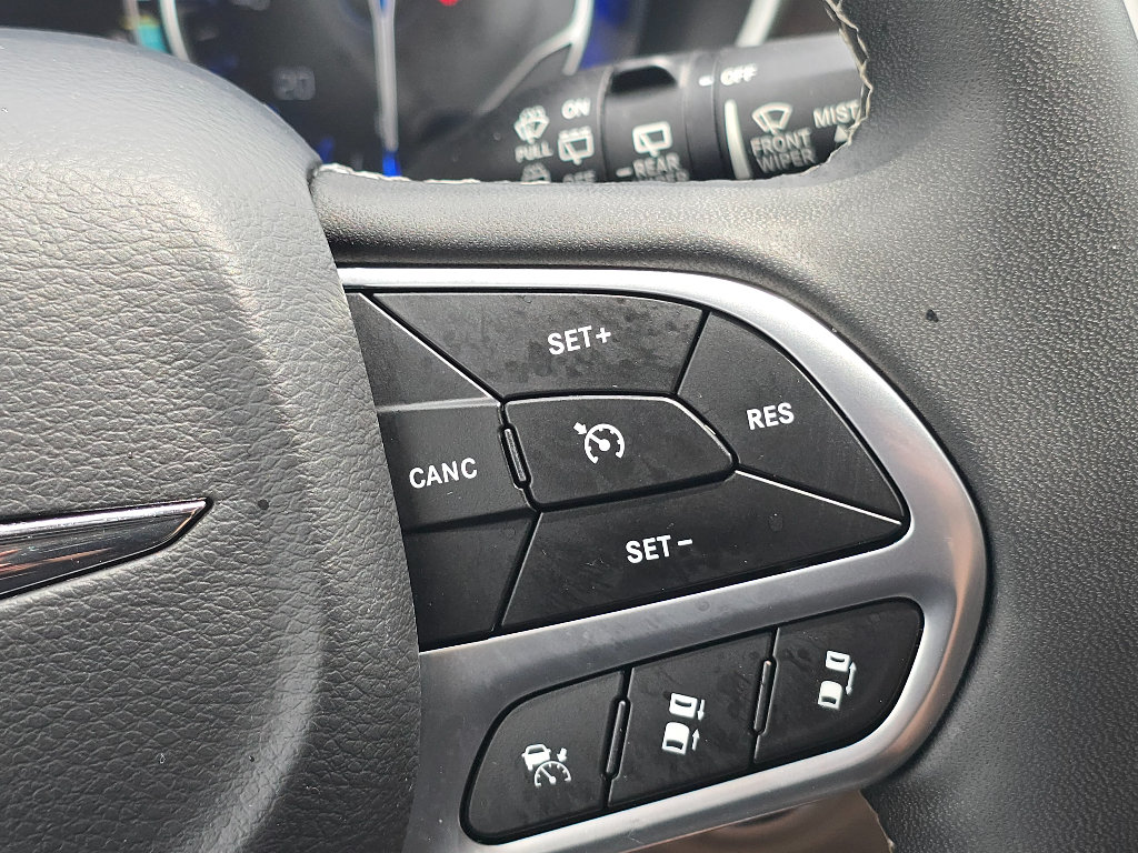 Used 2023 Chrysler Pacifica Touring-L AWD/4WD image 22