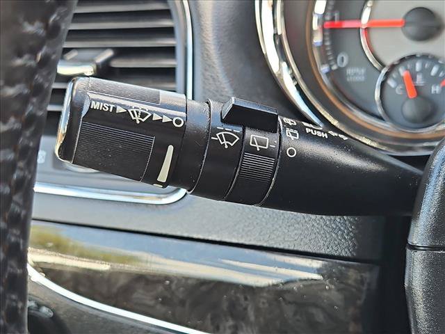 Used 2014 Chrysler Town & Country Touring FWD image 16