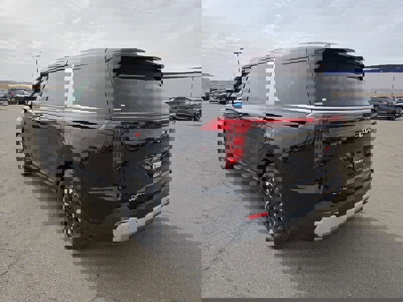 New 2026 Kia Carnival LXS image 4