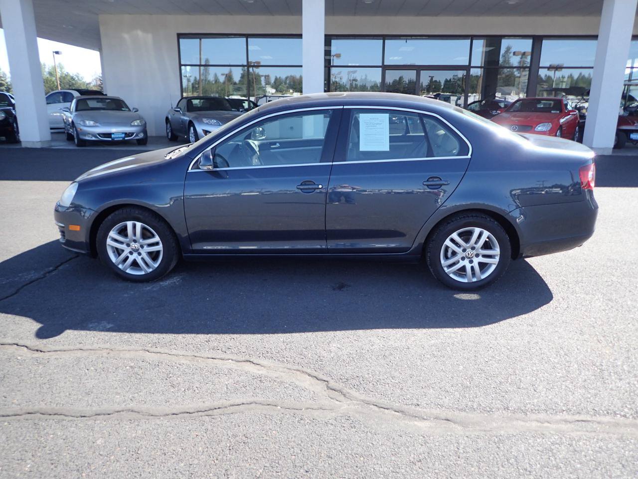 Used 2009 Volkswagen Jetta TDI FWD image 2