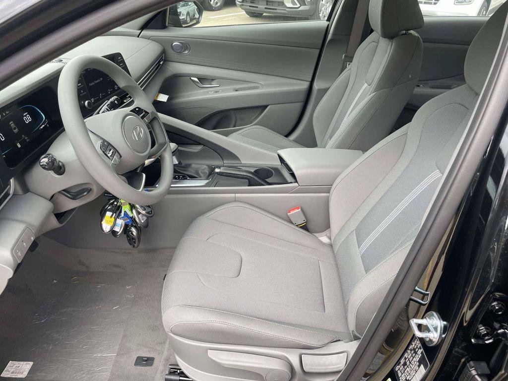 New 2026 Hyundai Elantra SE FWD image 32