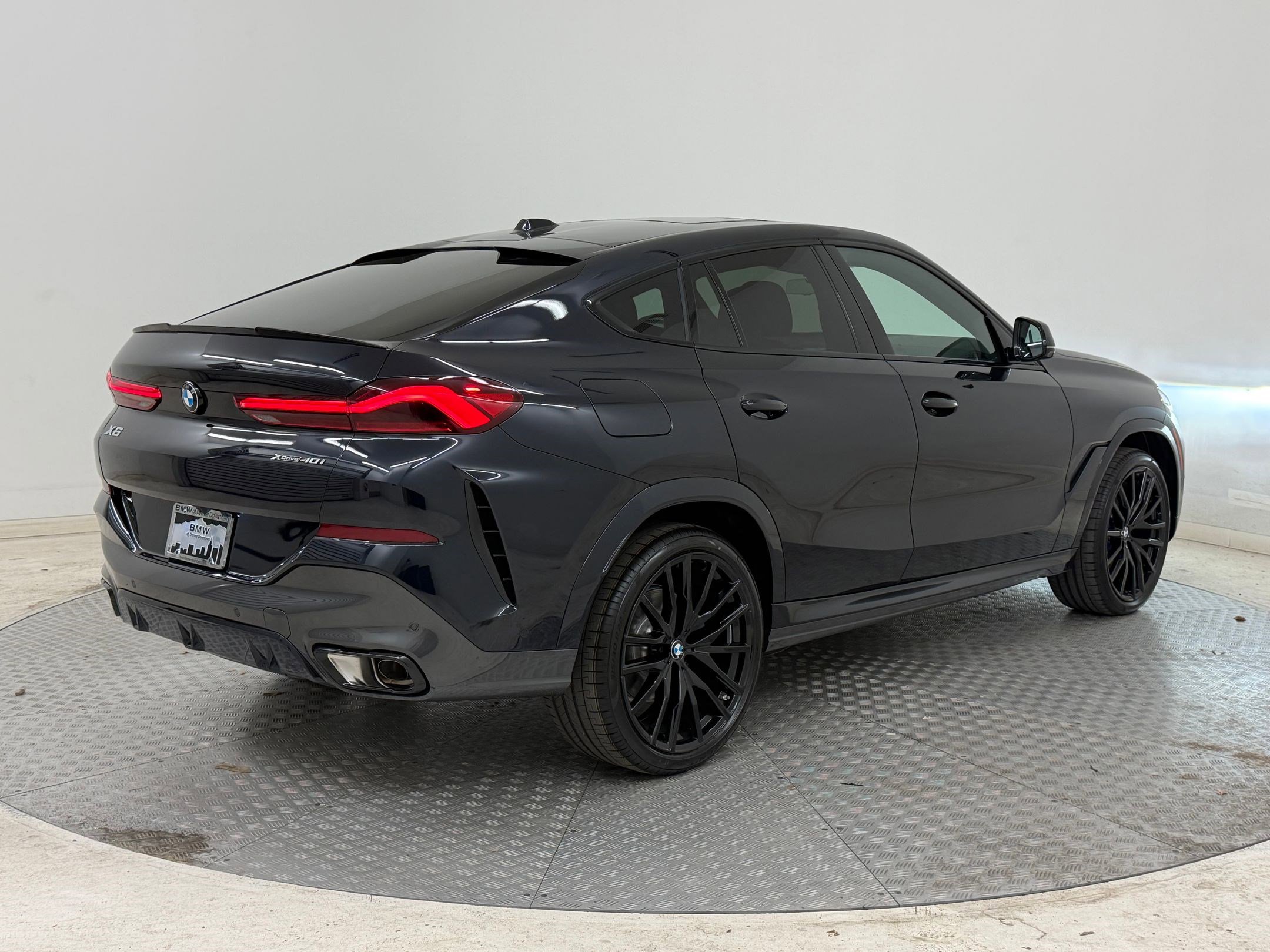 New 2026 BMW X6 xDrive40i w/ Climate Comfort Package image 9