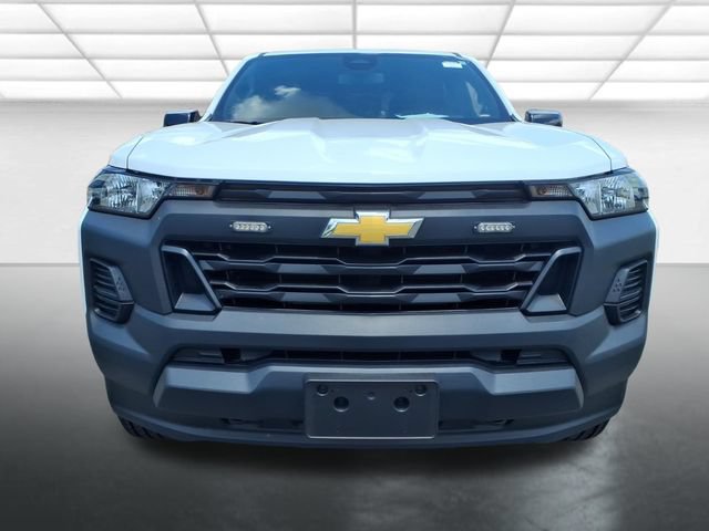 Used 2024 Chevrolet Colorado W/T w/ Advanced Trailering Package AWD/4WD image 11