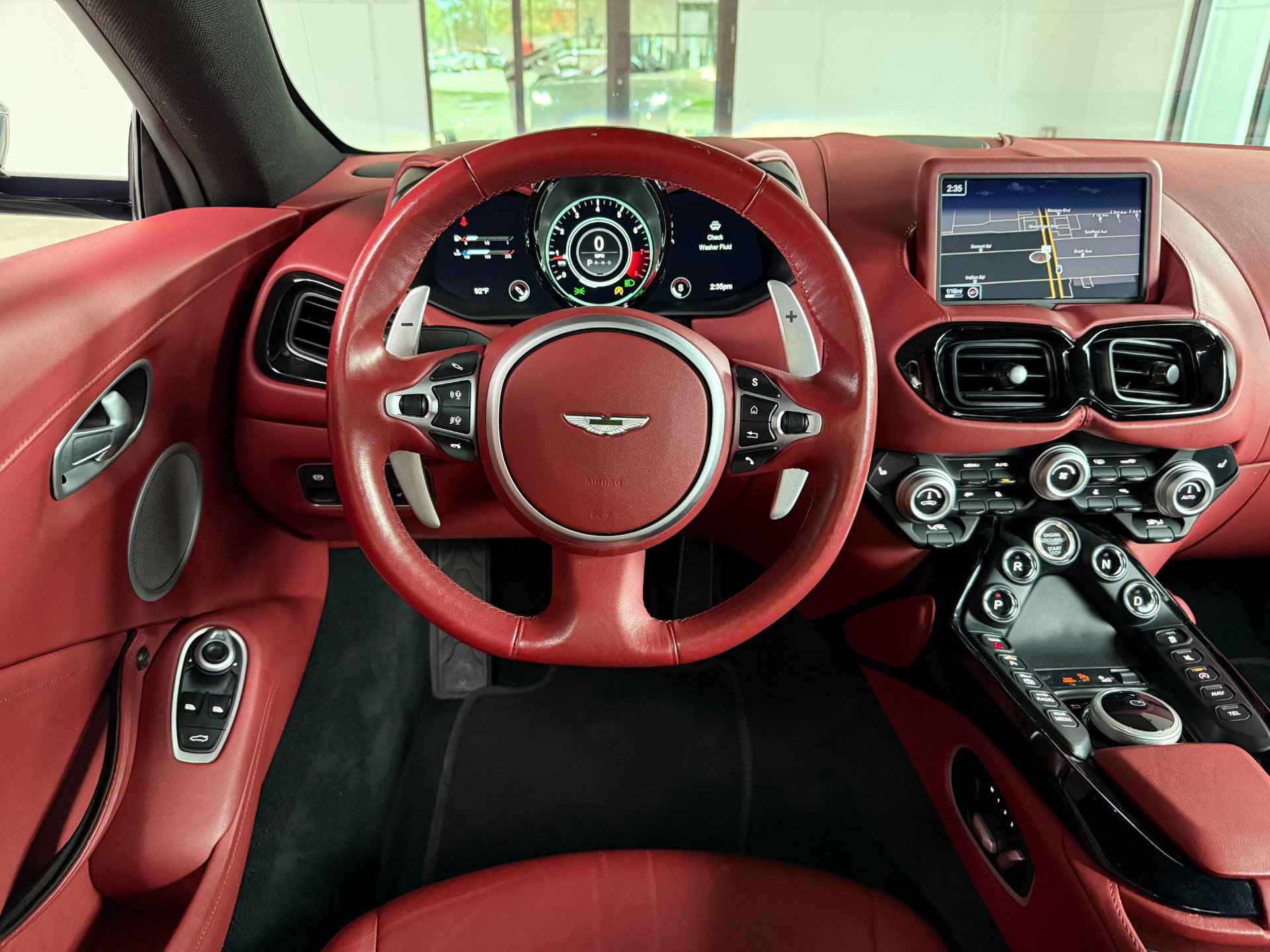 Used 2023 Aston Martin V8 Vantage Coupe image 30