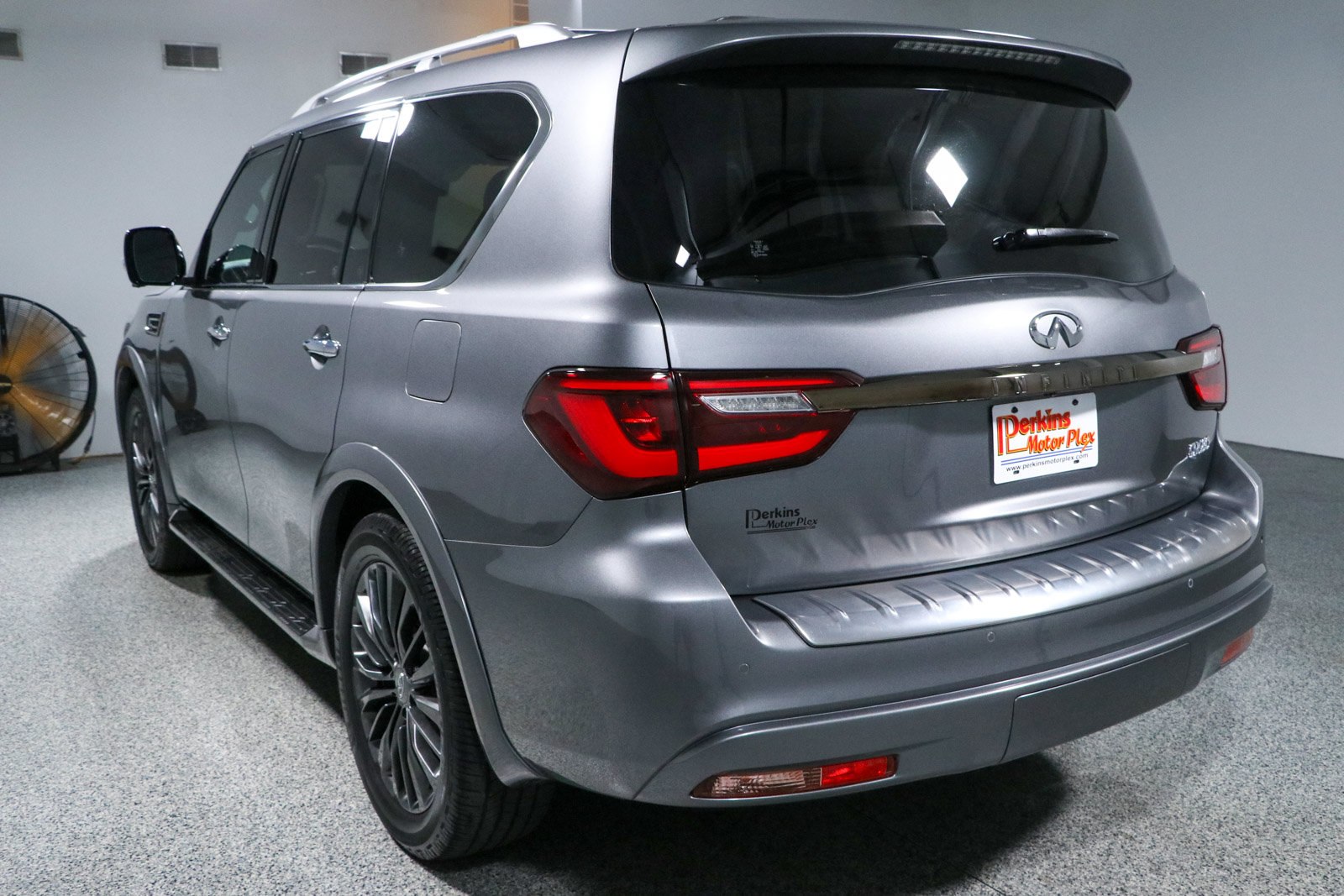 Used 2021 INFINITI QX80 Premium Select w/ Cargo Package RWD image 9