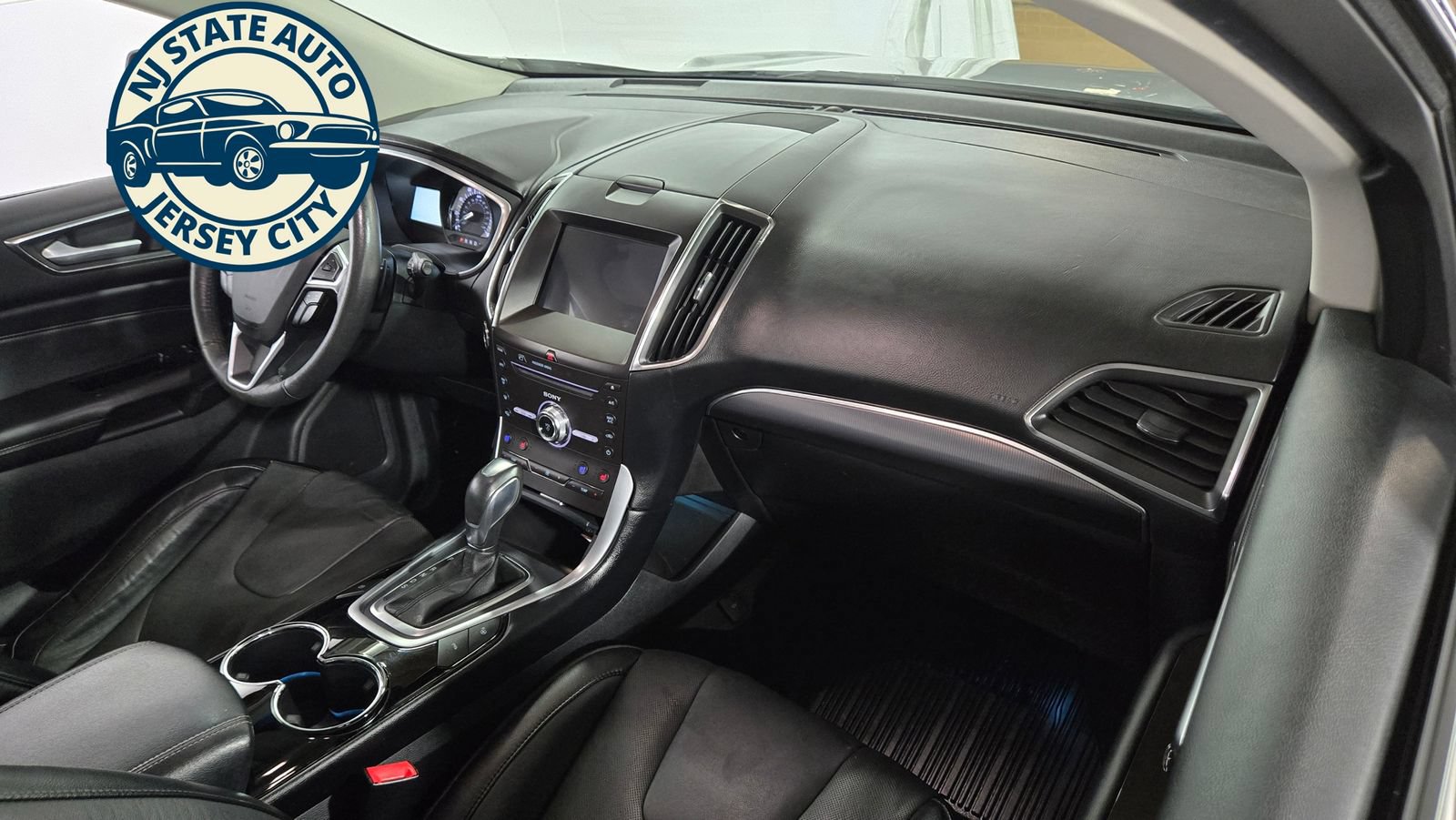 Used 2018 Ford Edge Titanium w/ Equipment Group 302A AWD/4WD image 39