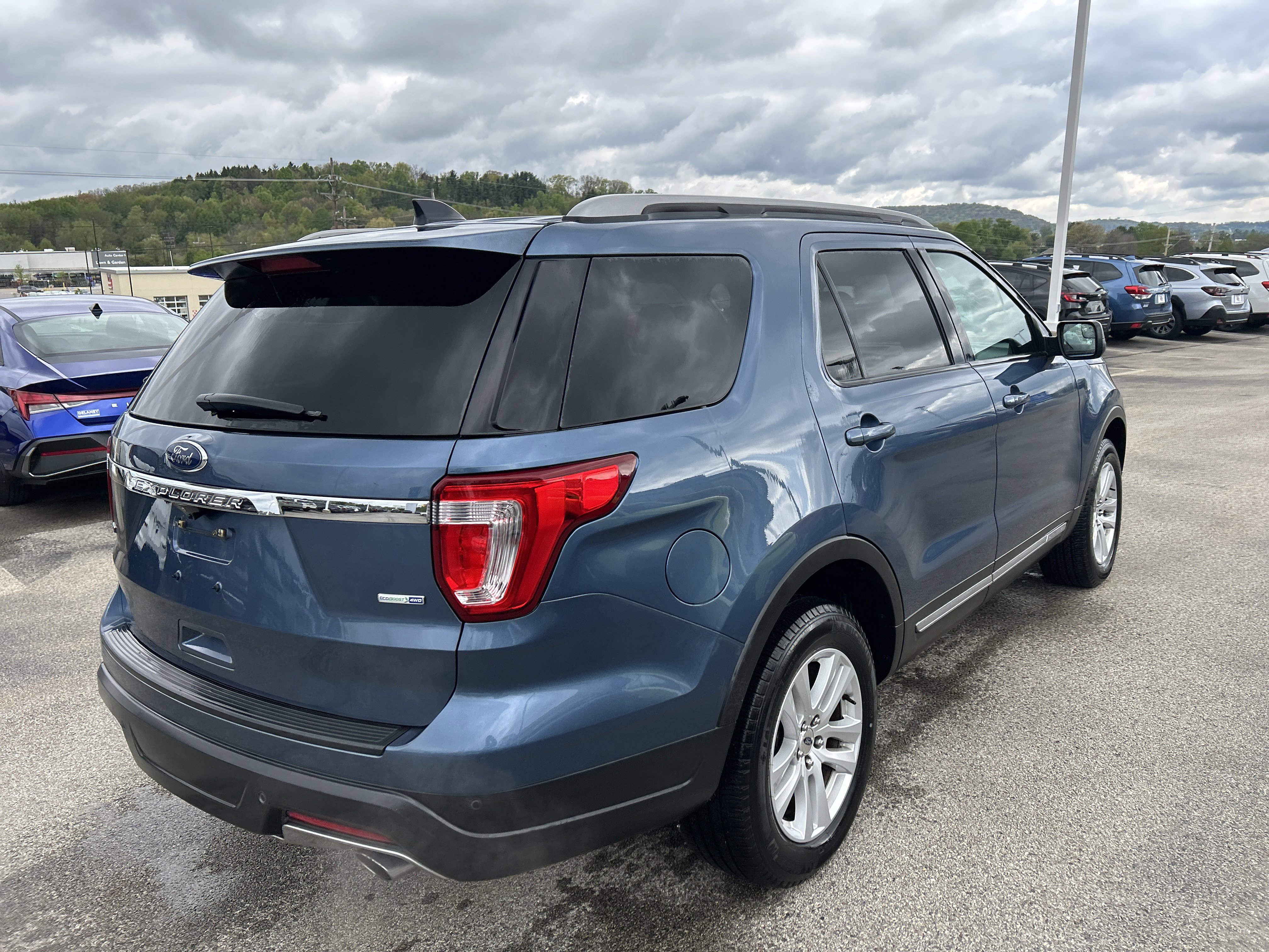 Used 2018 Ford Explorer XLT AWD/4WD image 7