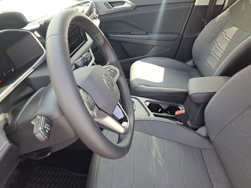 New 2025 Volkswagen Taos SE image 18