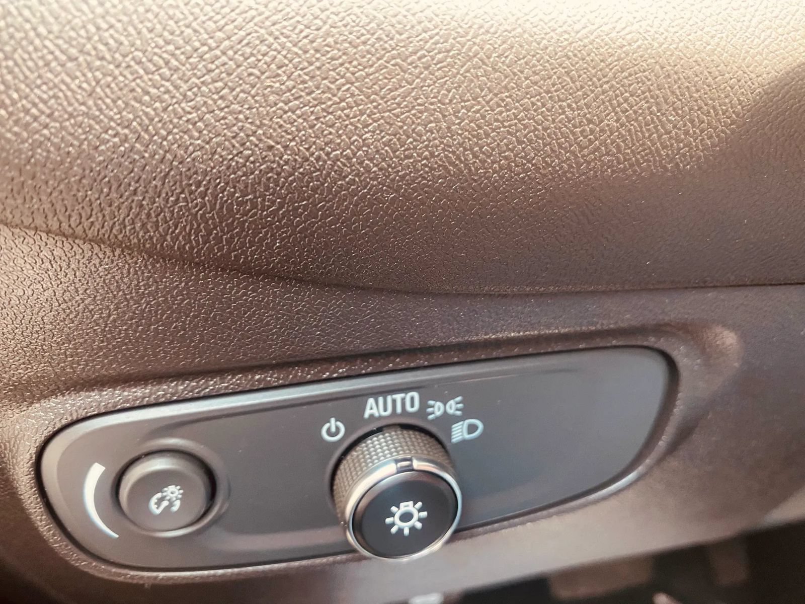 Used 2023 Chevrolet Equinox LS w/ Driver Confidence II Package FWD image 14