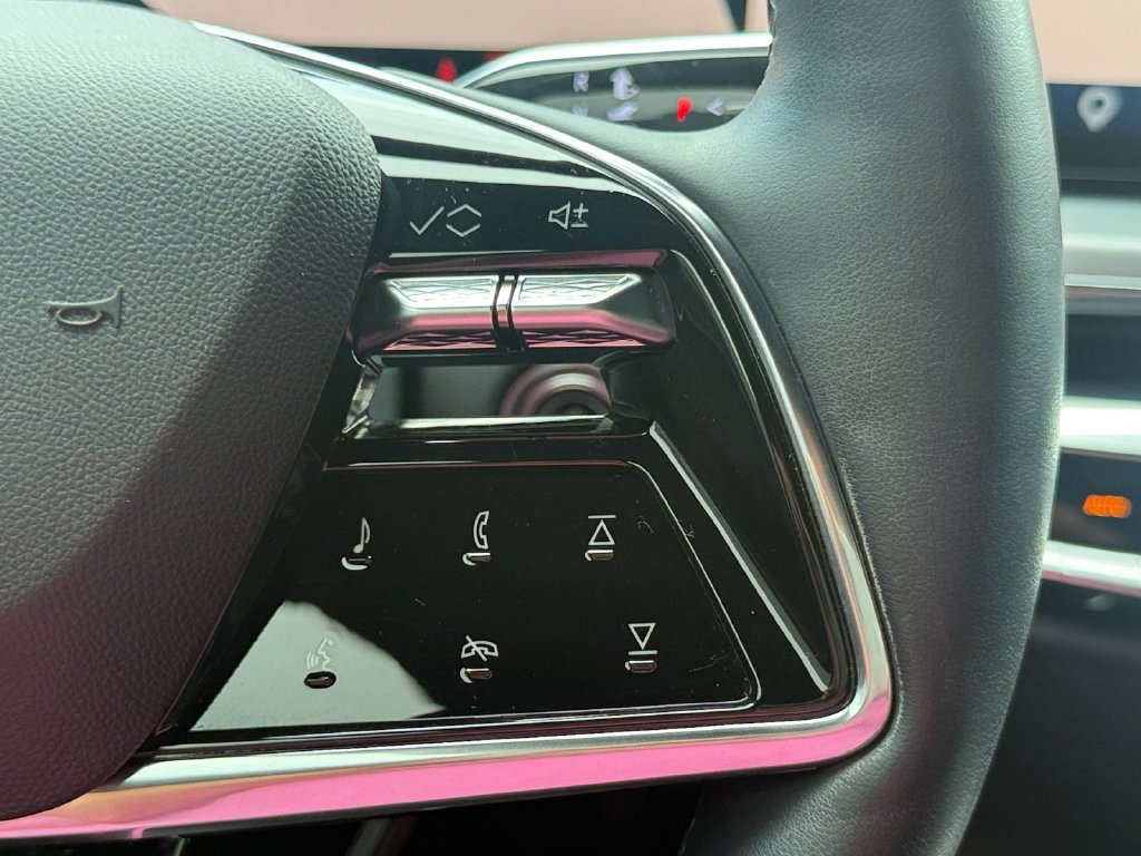 Certified 2024 Cadillac Lyriq Luxury AWD/4WD image 25