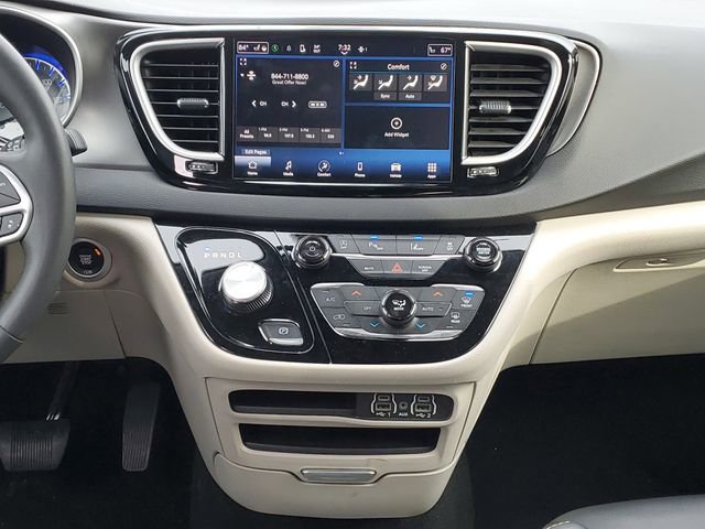 Used 2024 Chrysler Pacifica Touring-L image 26