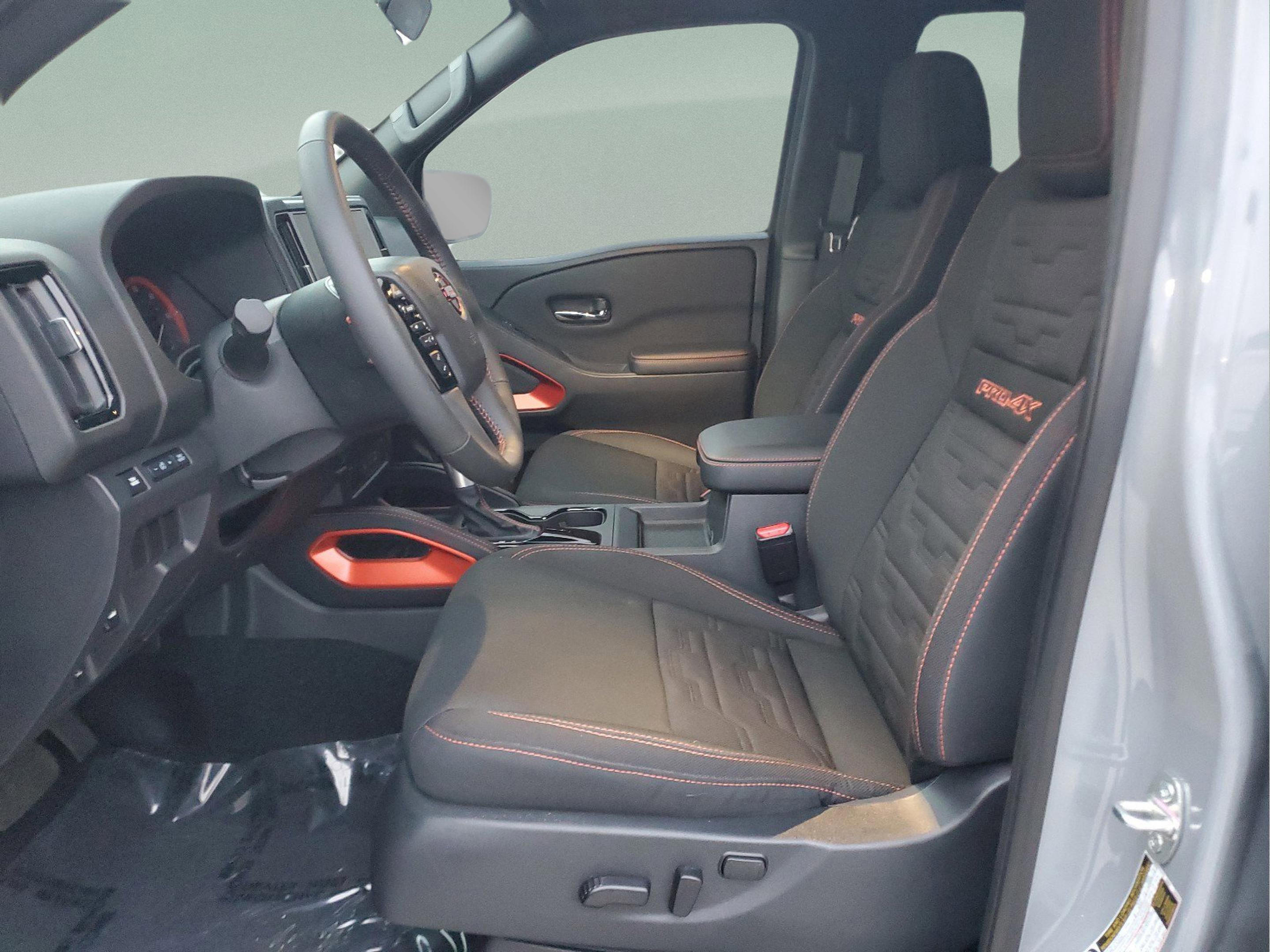 Used 2025 Nissan Frontier PRO-4X image 20