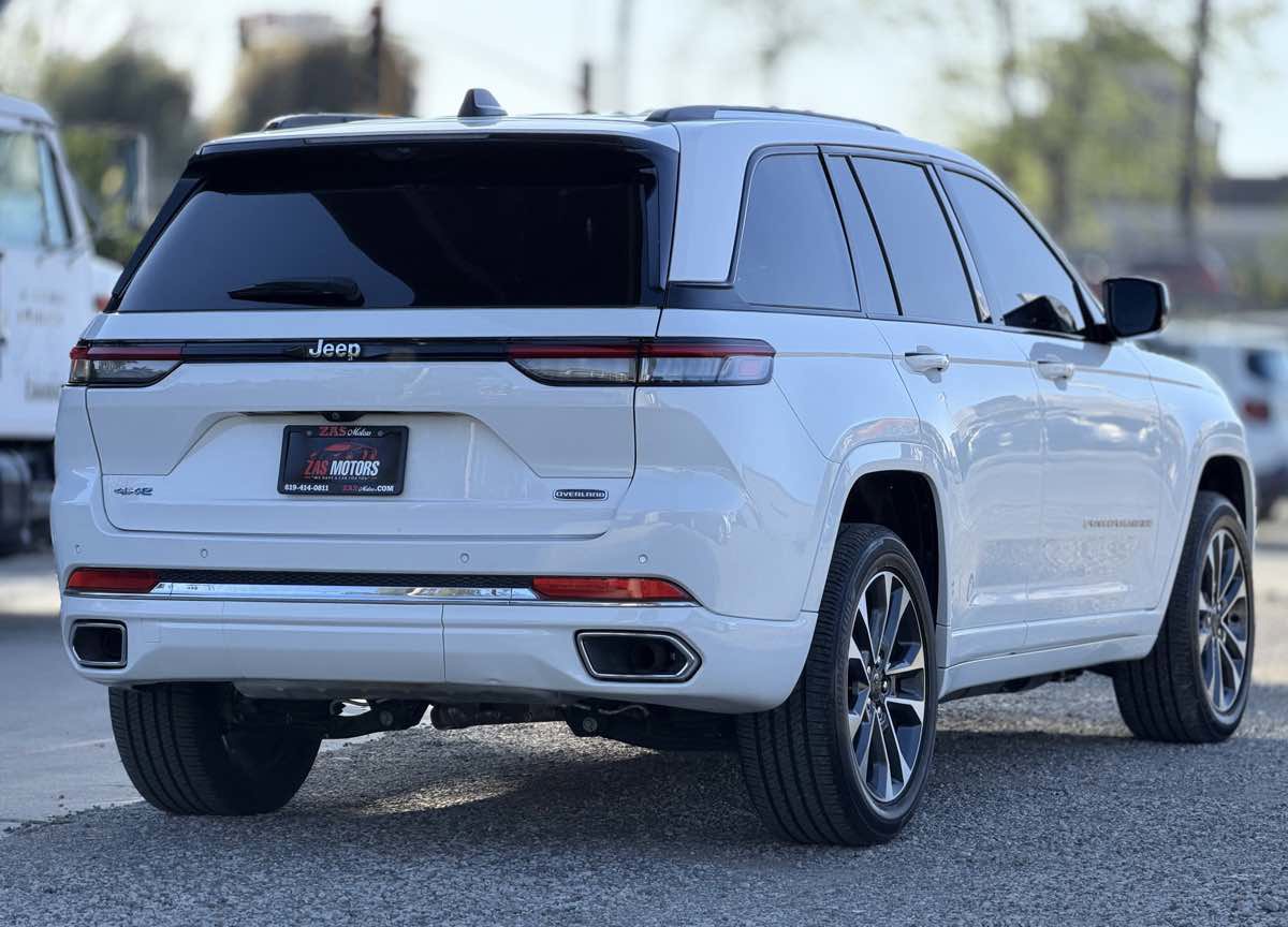 Used 2023 Jeep Grand Cherokee Overland w/ Advanced Protech Group III image 6