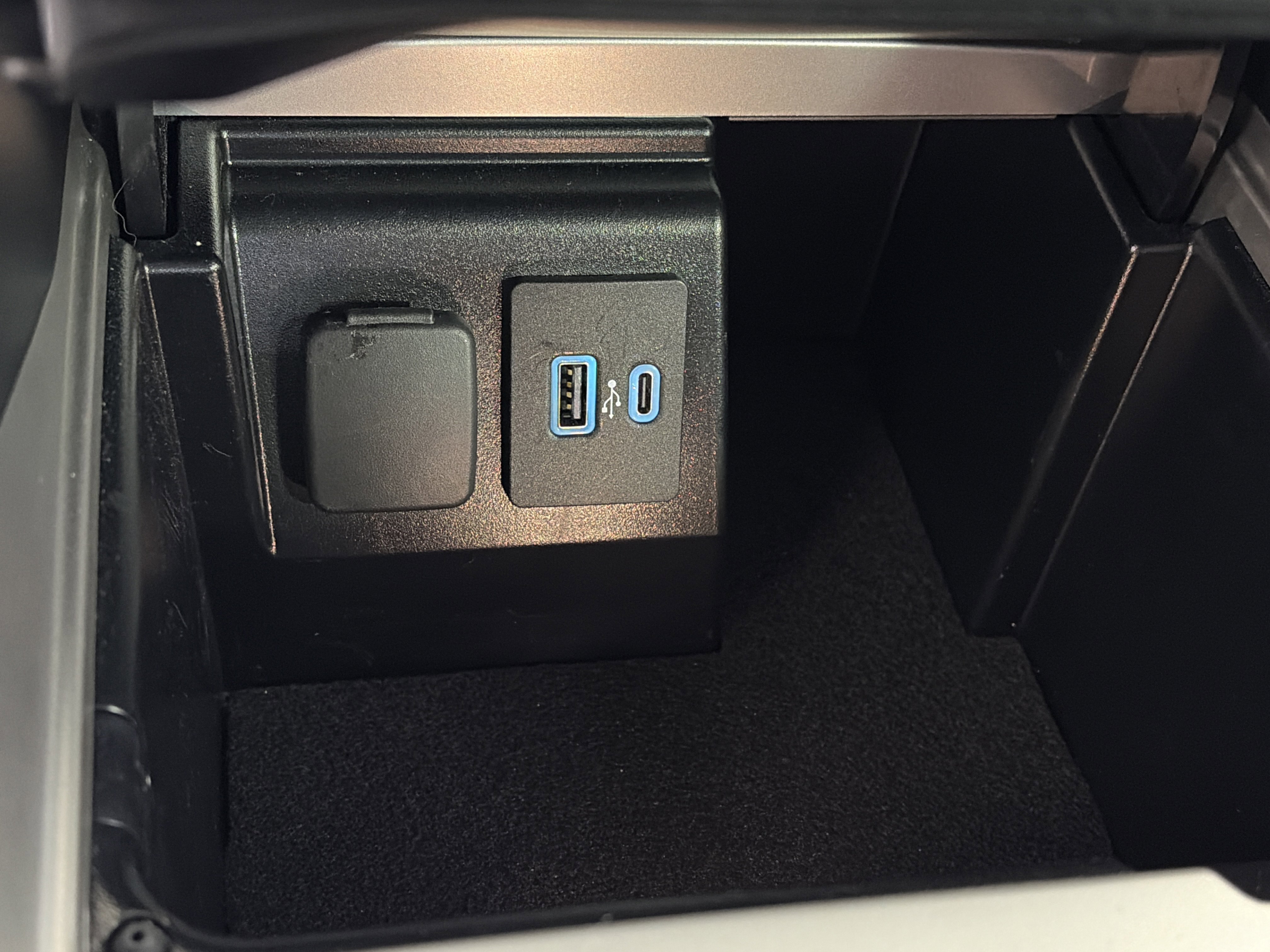 Used 2022 Ford Explorer Limited image 28