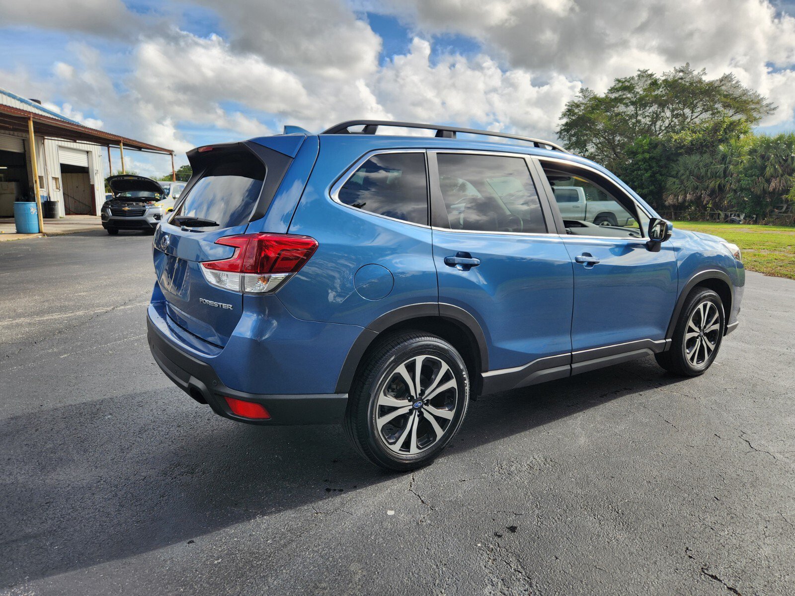 Used 2022 Subaru Forester Limited AWD/4WD image 9