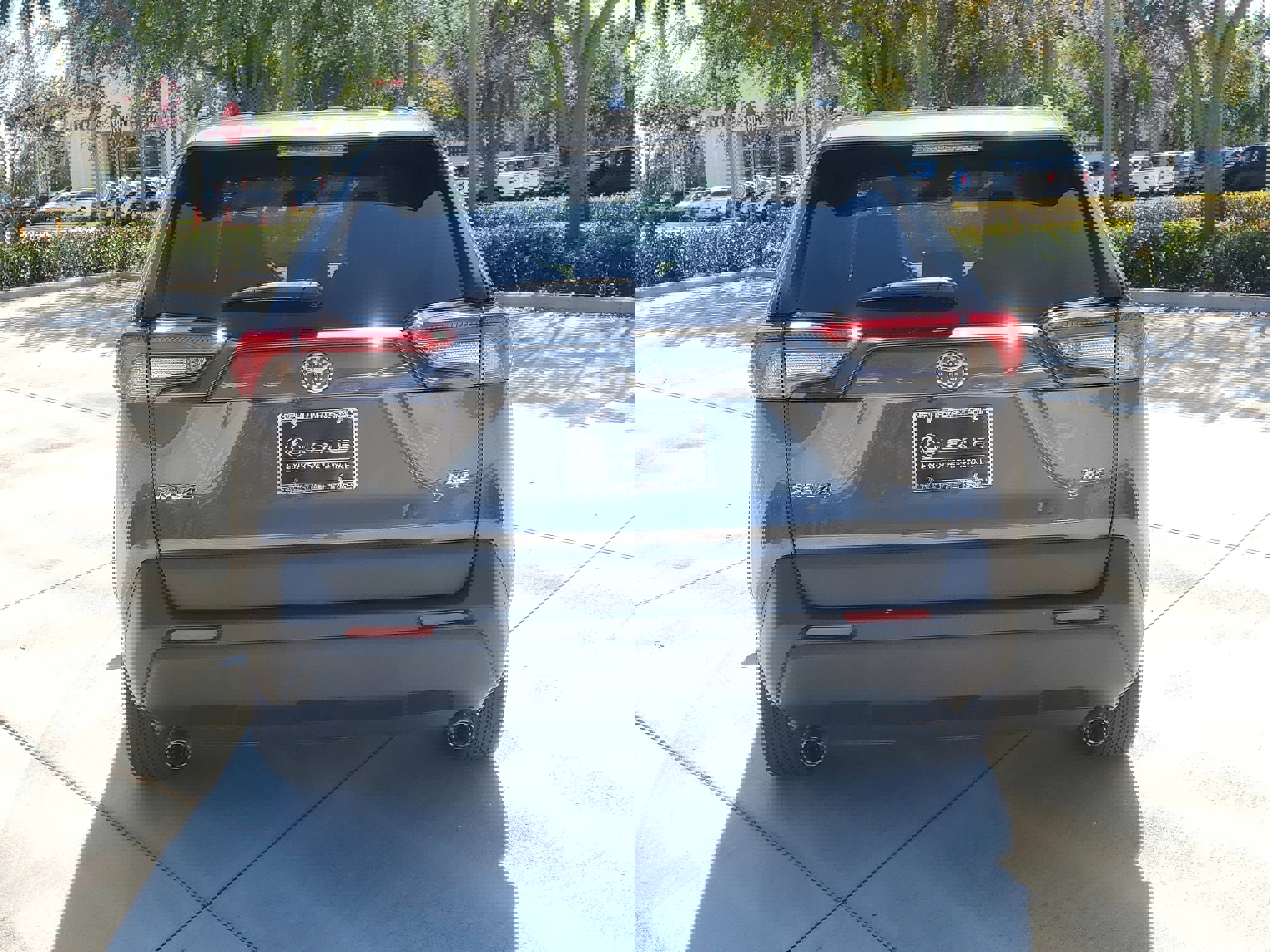 Used 2023 Toyota RAV4 XLE Premium image 9