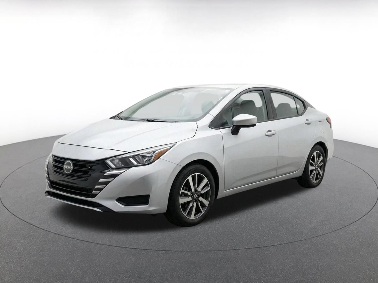 Used 2025 Nissan Versa SV FWD image 3