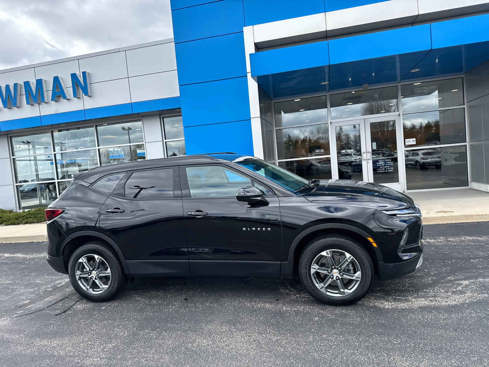 Used 2024 Chevrolet Blazer LT w/ Convenience Package image 2