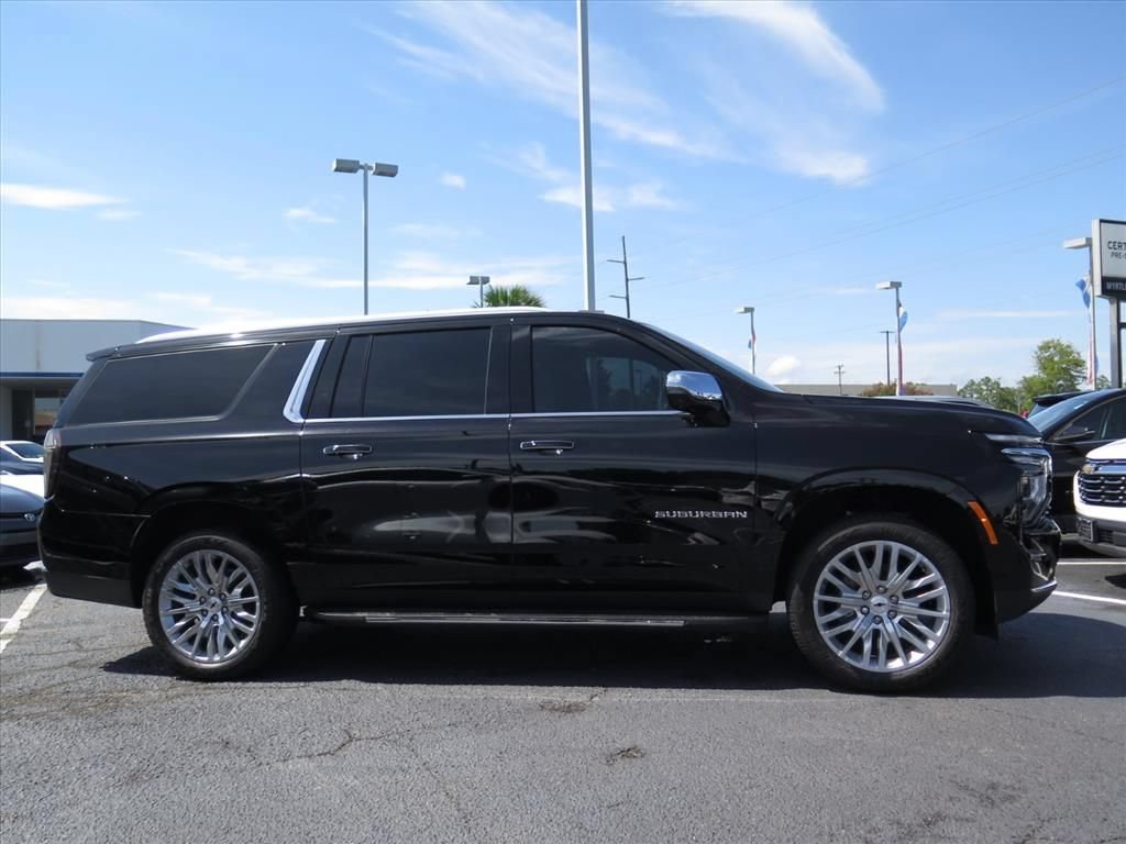 Used 2025 Chevrolet Suburban Premier AWD/4WD image 2