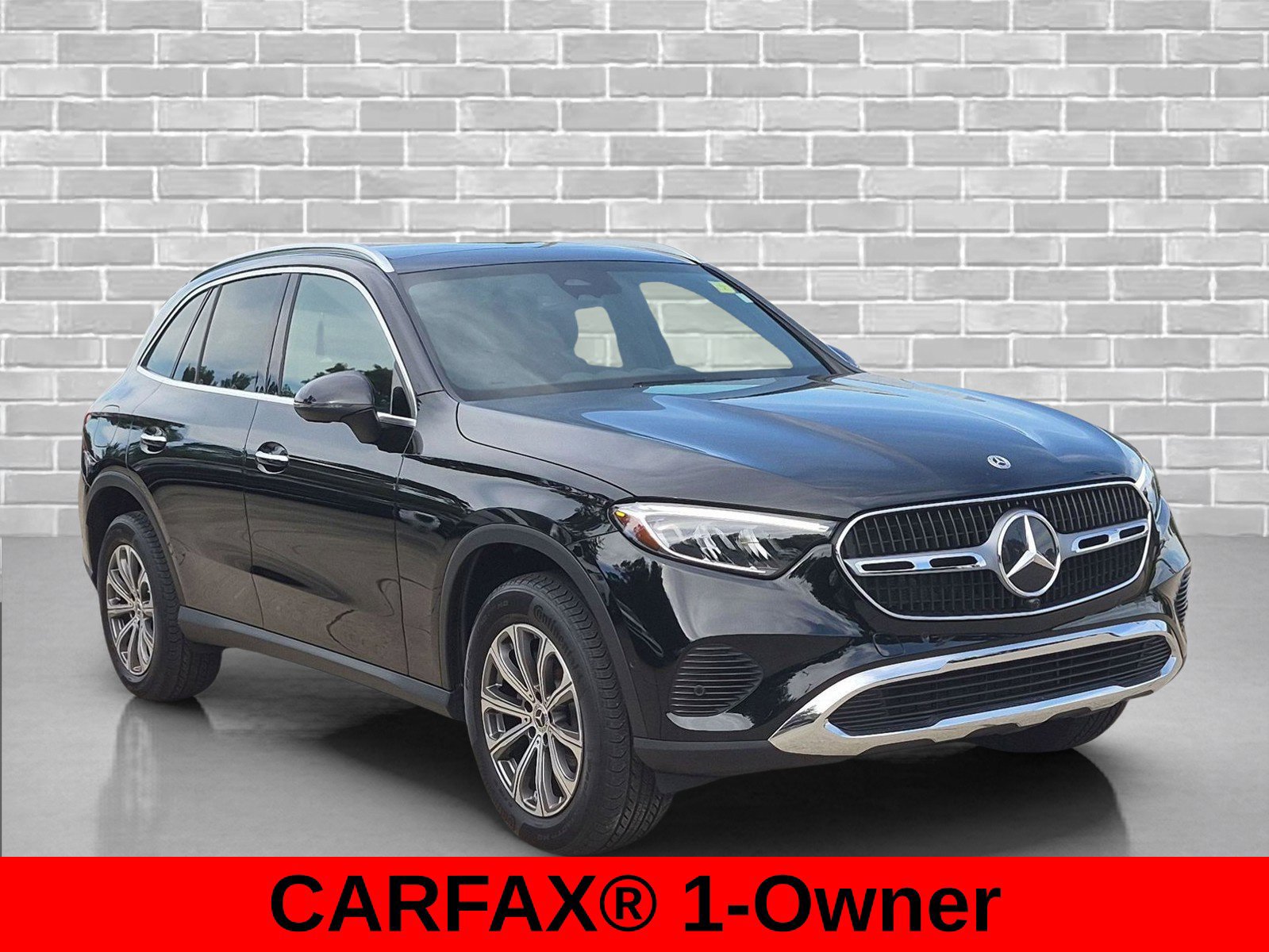 Used 2024 Mercedes-Benz GLC 300 4MATIC image 3