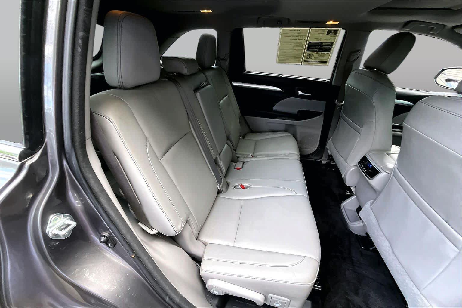 Used 2016 Toyota Highlander XLE AWD/4WD image 19