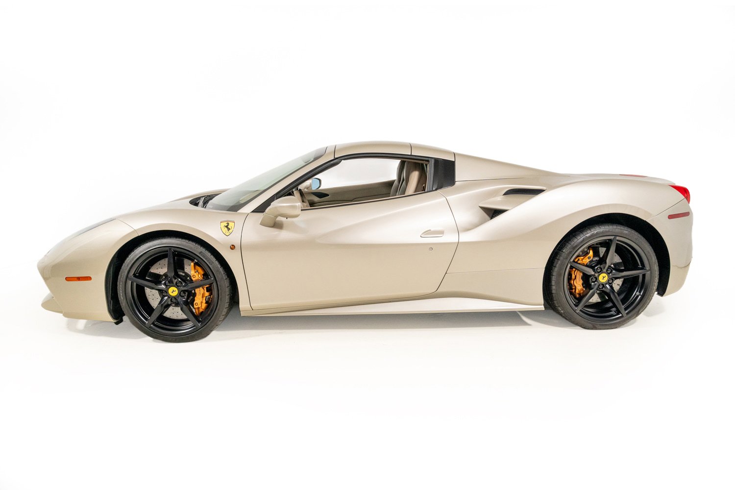 Used 2018 Ferrari 488 Spider RWD image 3