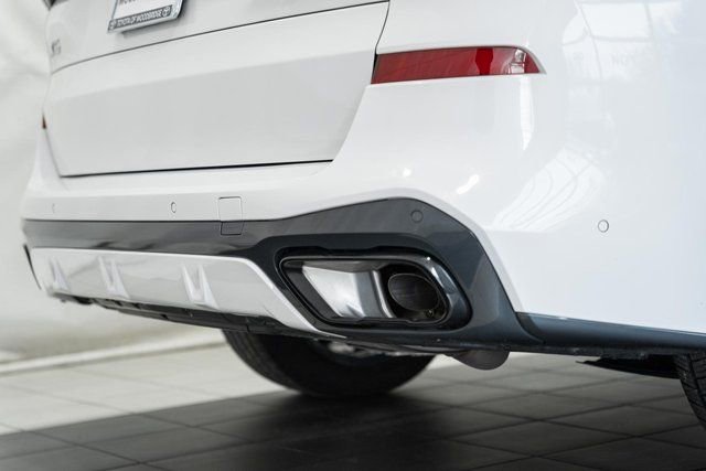 Used 2023 BMW X5 xDrive40i w/ M Sport Package image 6