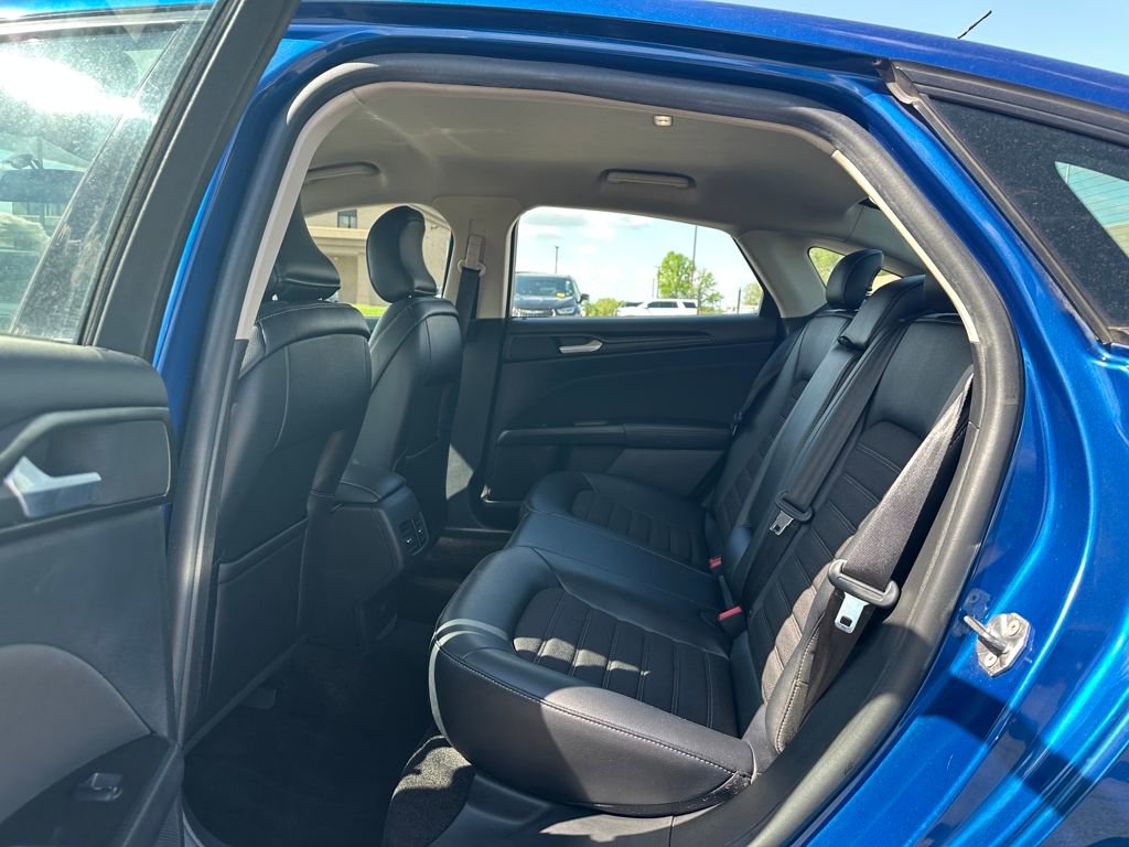 Used 2018 Ford Fusion SE w/ Equipment Group 201A FWD image 11