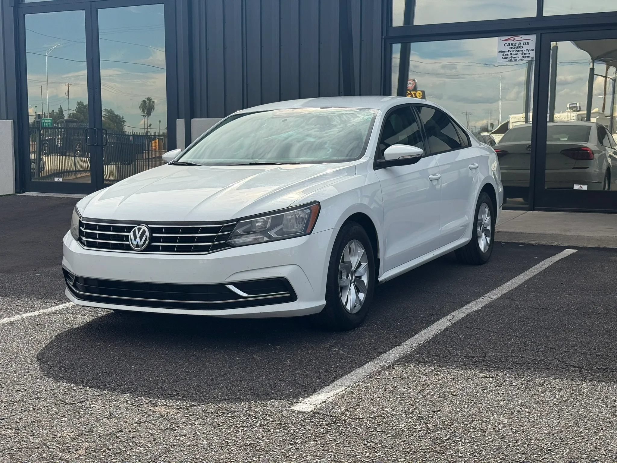 Used 2018 Volkswagen Passat 2.0T S FWD image 1