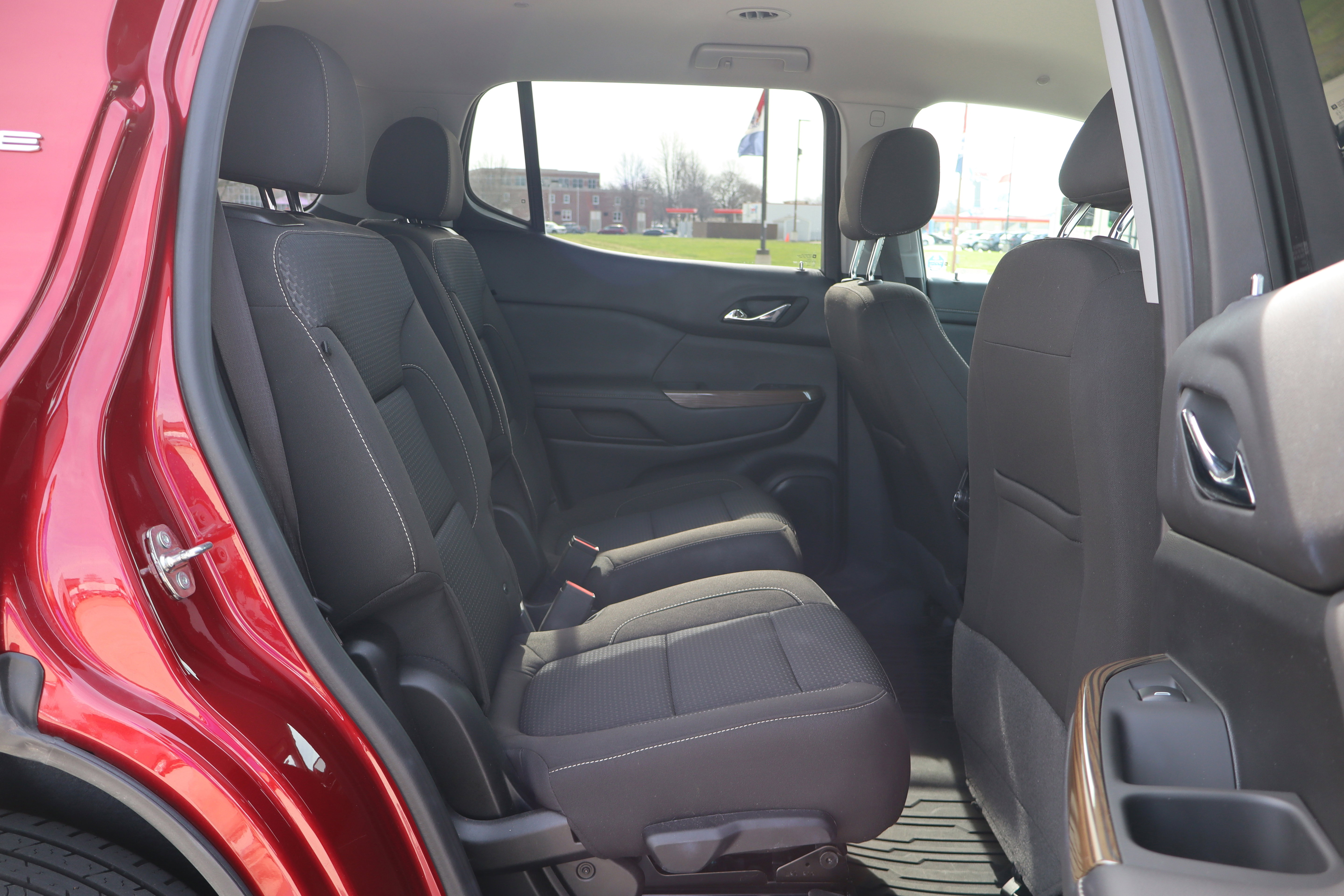 Used 2023 GMC Acadia SLE w/ Driver Convenience Package image 14