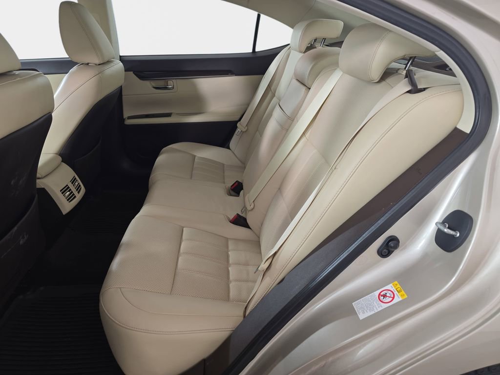 Used 2016 Lexus ES 350 w/ Luxury Package w/Wood Trim image 16