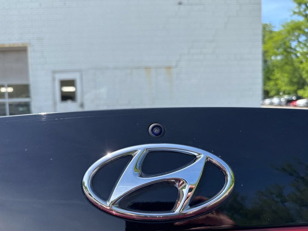 Used 2023 Hyundai Elantra SEL w/ Preferred Accessory Package FWD image 15