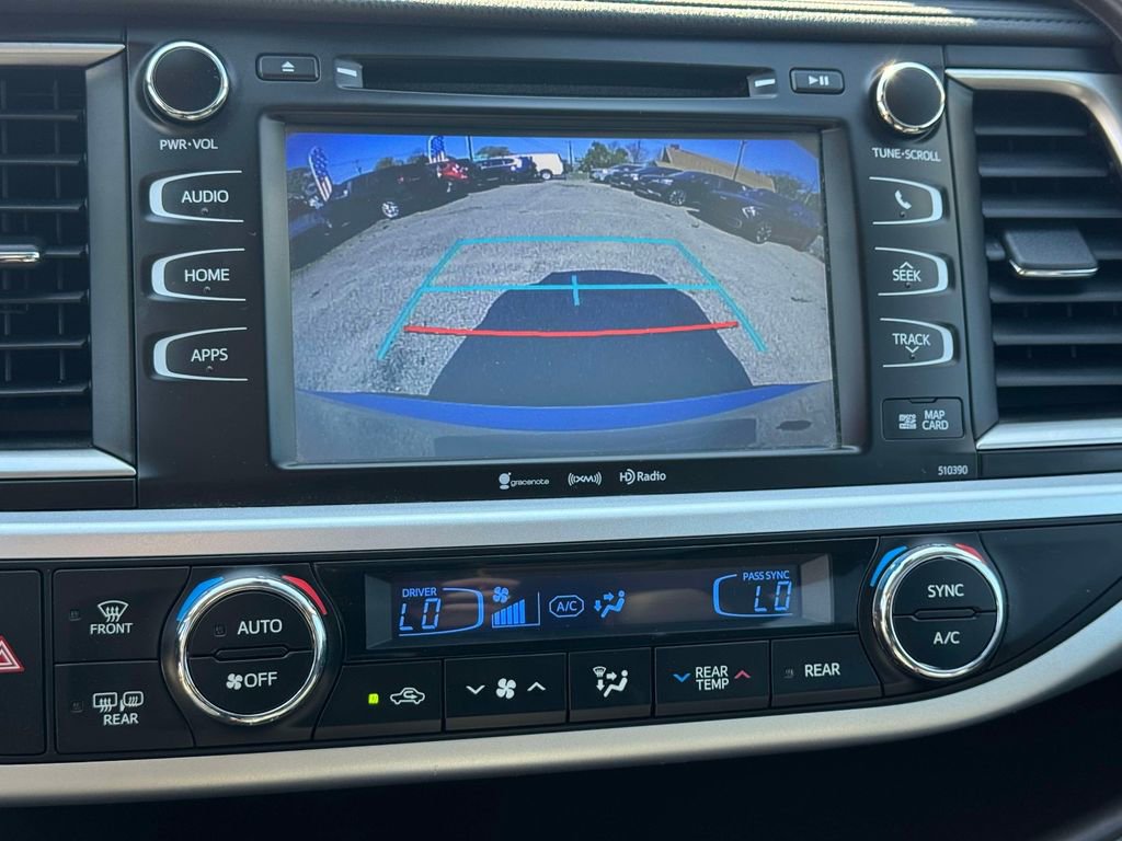 Used 2019 Toyota Highlander XLE AWD/4WD image 27