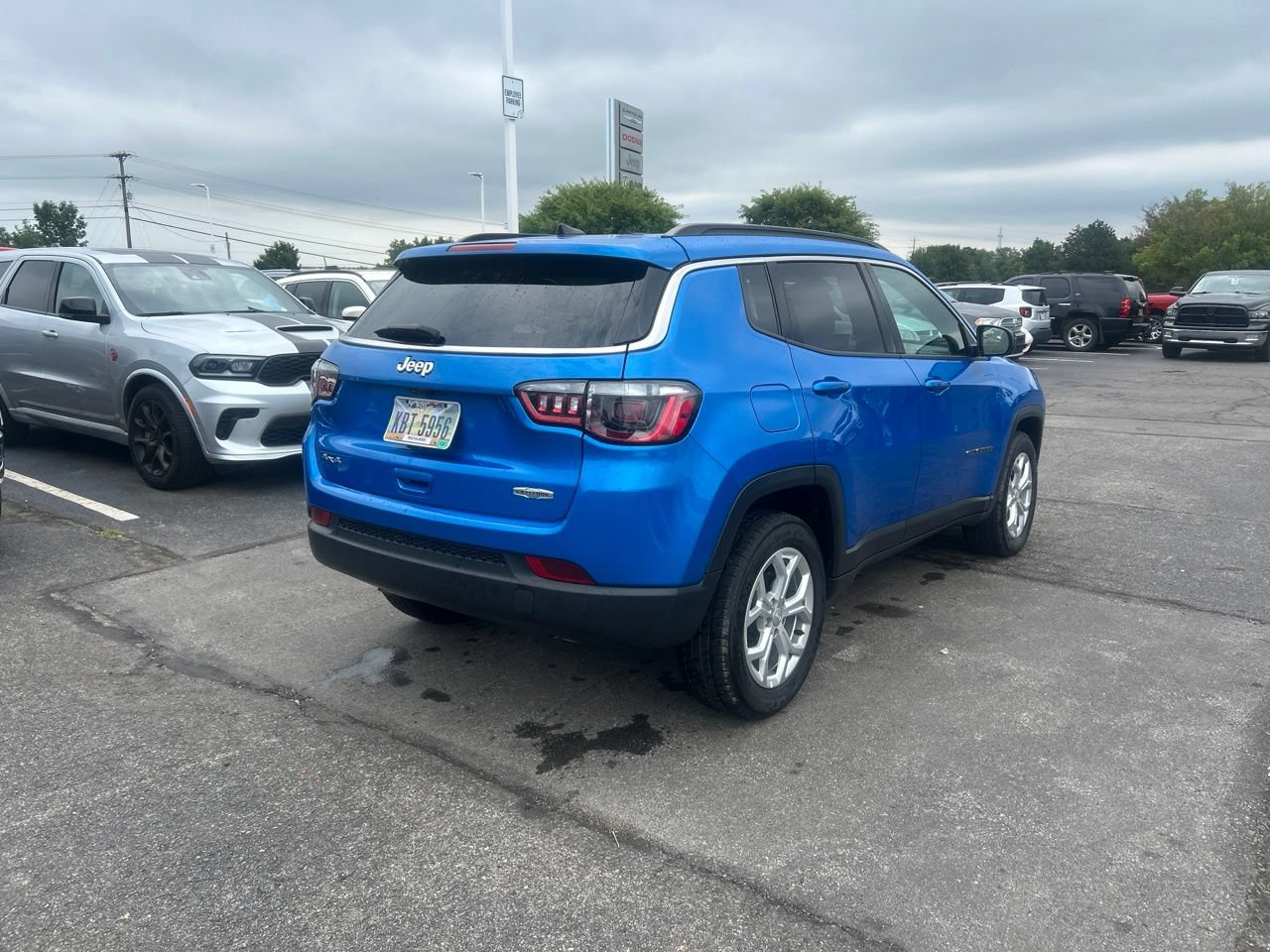 Used 2024 Jeep Compass Latitude AWD/4WD image 3