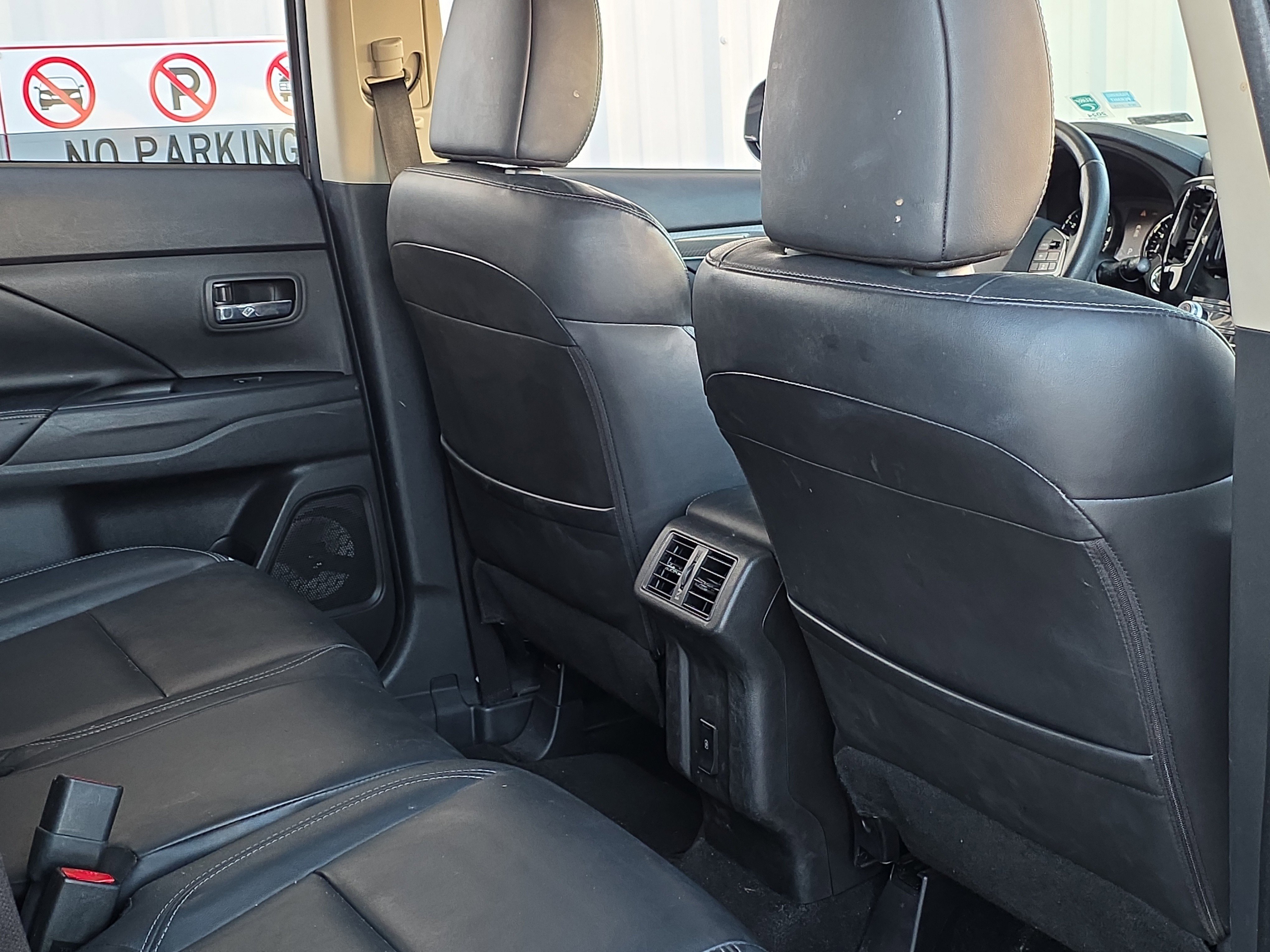 Used 2020 Mitsubishi Outlander LE image 26