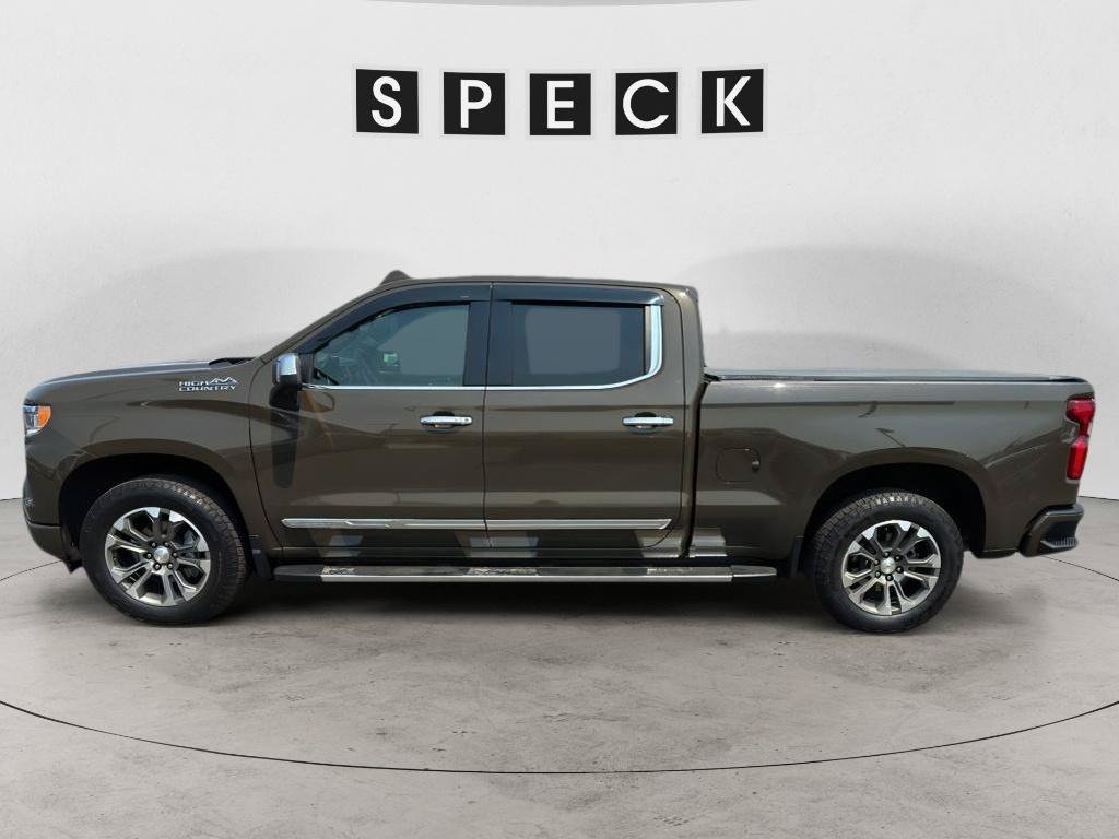 Used 2023 Chevrolet Silverado 1500 High Country w/ Technology Package AWD/4WD image 2