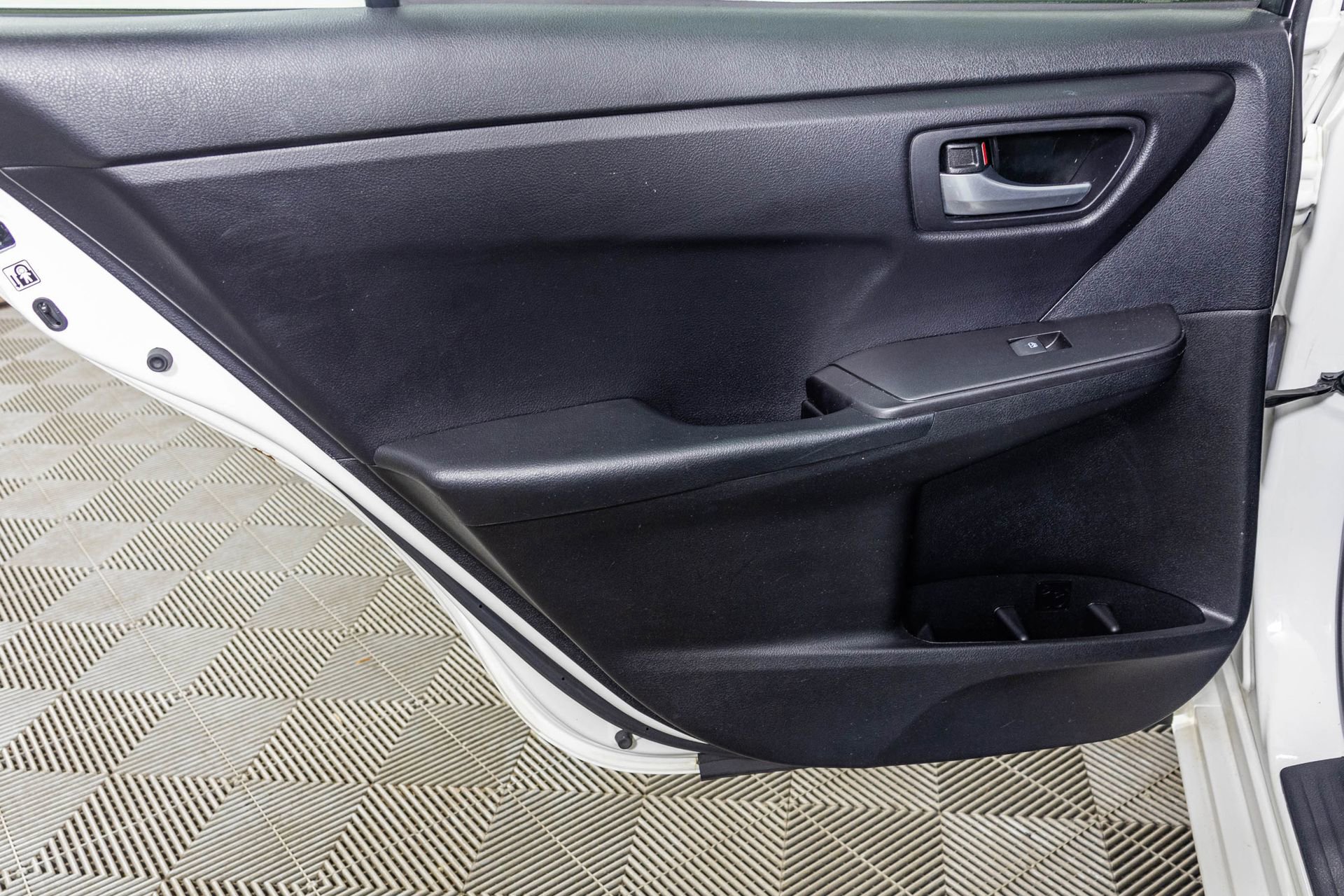 Used 2017 Toyota Camry SE FWD image 33