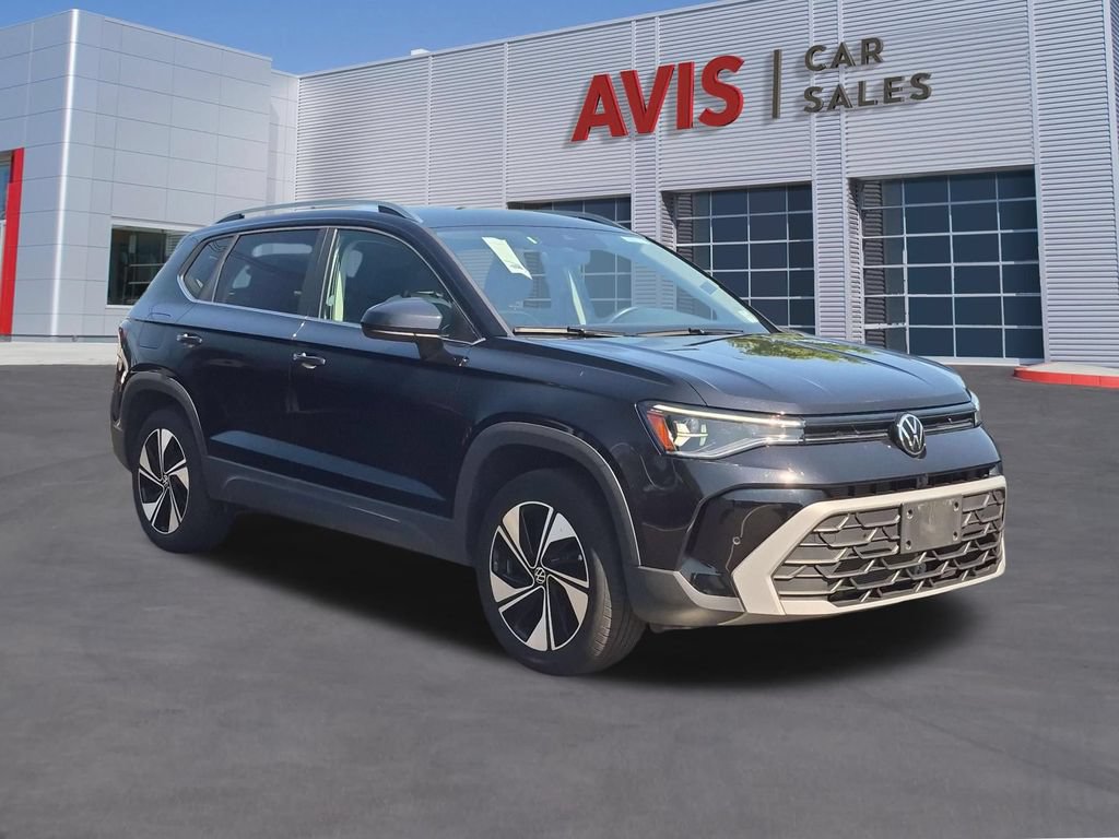 Used 2025 Volkswagen Taos SE AWD/4WD image 3