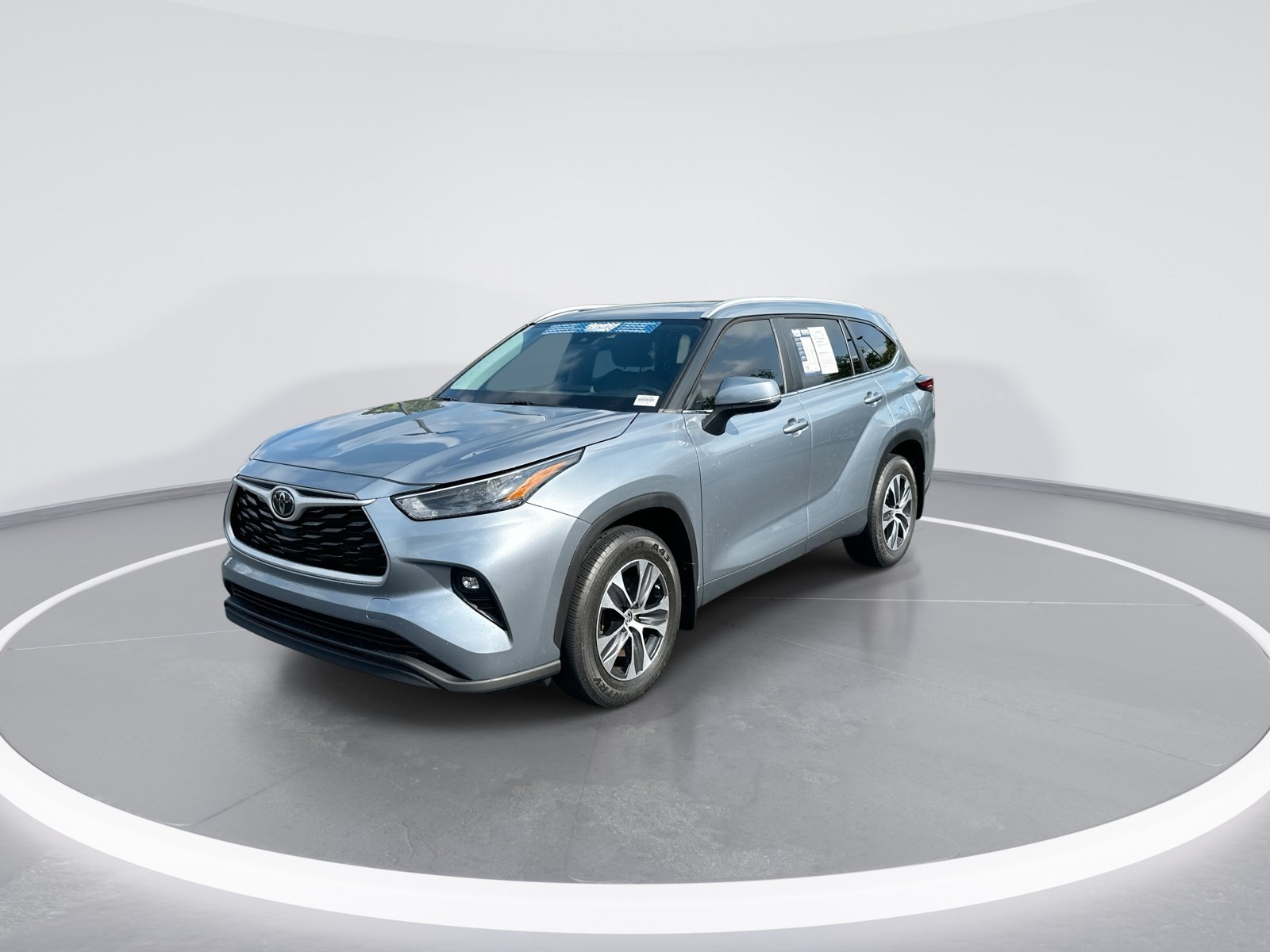 Used 2023 Toyota Highlander XLE FWD image 5