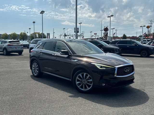 Used 2020 INFINITI QX50 Luxe w/ Navigation Package FWD image 2