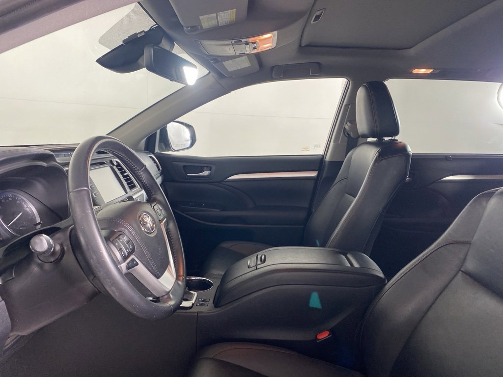 Used 2019 Toyota Highlander XLE image 15