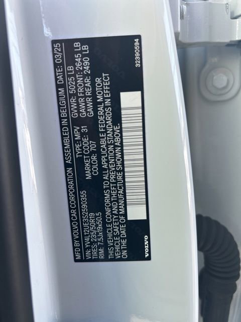 Certified 2025 Volvo XC40 B5 Plus image 27