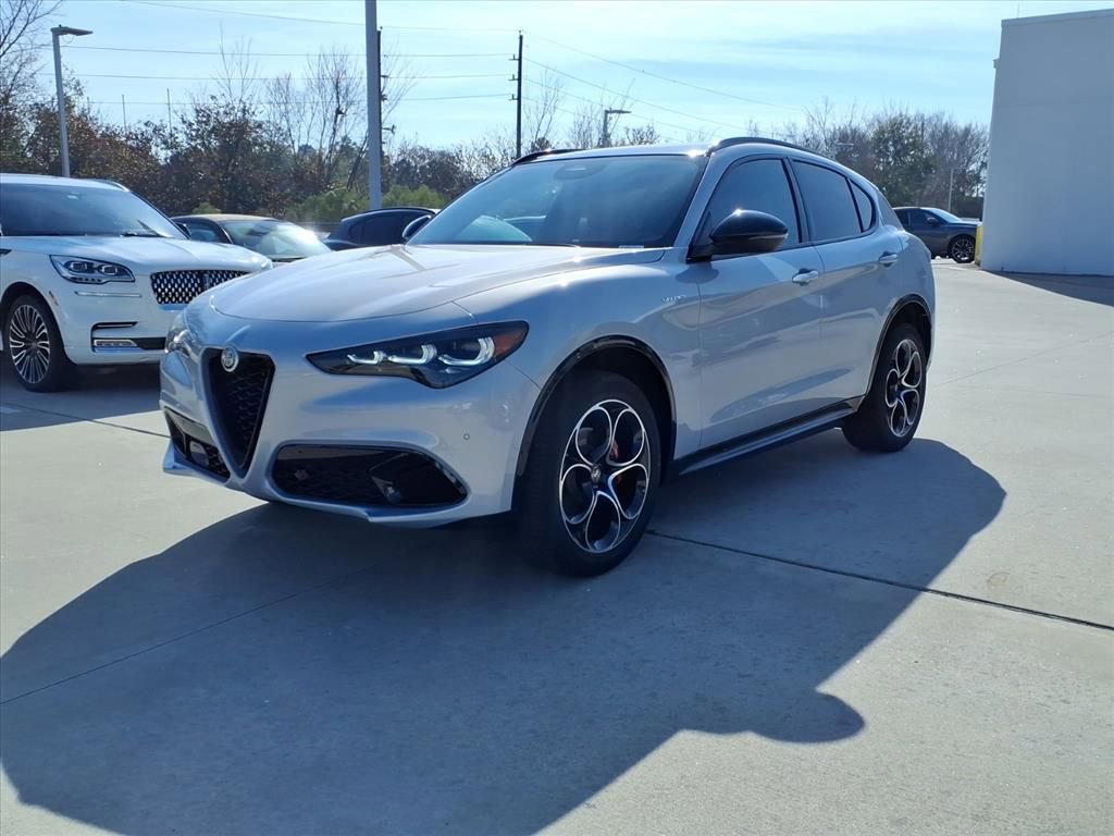 New 2025 Alfa Romeo Stelvio Sprint w/ Veloce Package AWD/4WD image 2
