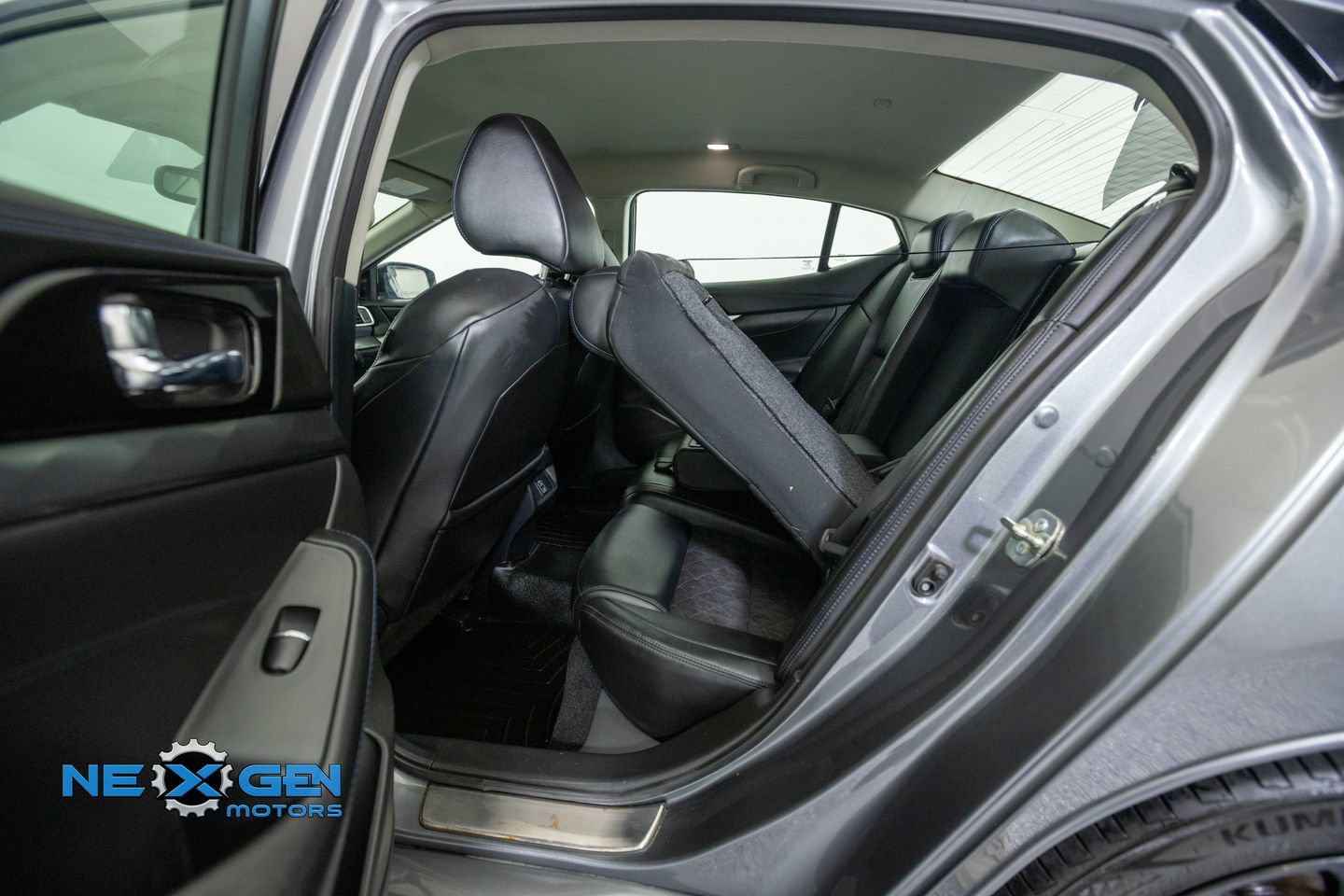 Used 2018 Nissan Maxima SR w/ Midnight Edition FWD image 30