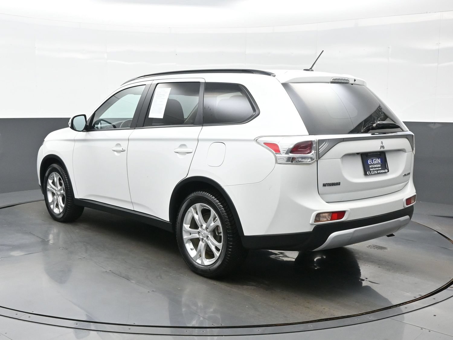 Used 2015 Mitsubishi Outlander SE AWD/4WD image 4