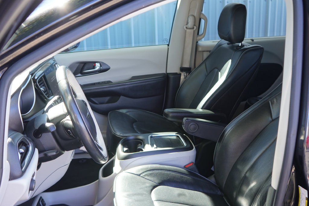 Used 2020 Chrysler Pacifica Limited FWD image 13
